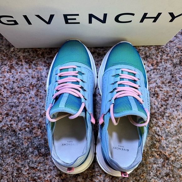 Givenchy Sneakers - Picture 5 of 9